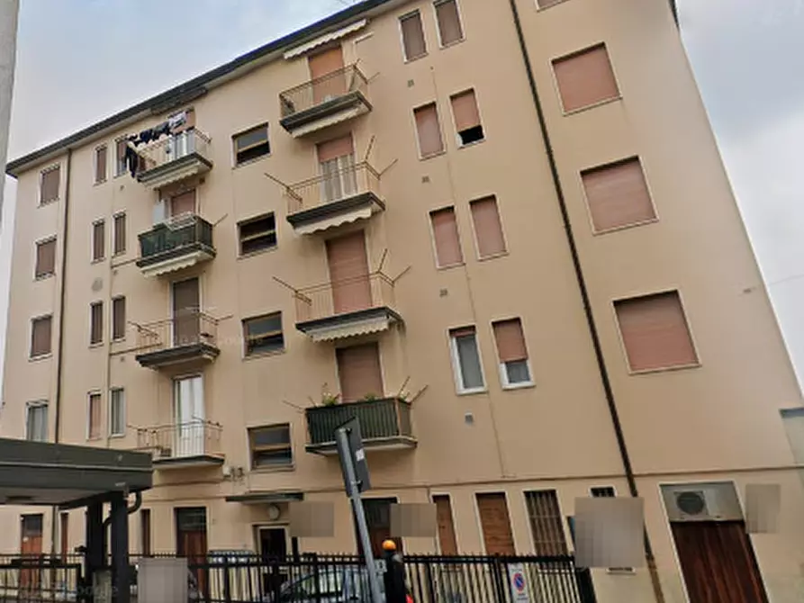 Immagine 8 di Appartamento in vendita  in Via Montello  a Pessano Con Bornago