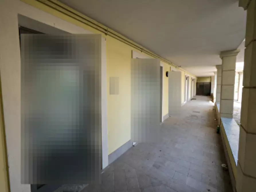 Immagine 2 di Negozio in vendita  in Via Dante Alighieri a Arluno