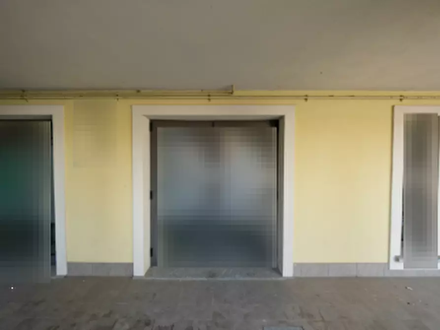 Immagine 1 di Negozio in vendita  in Via Dante Alighieri a Arluno