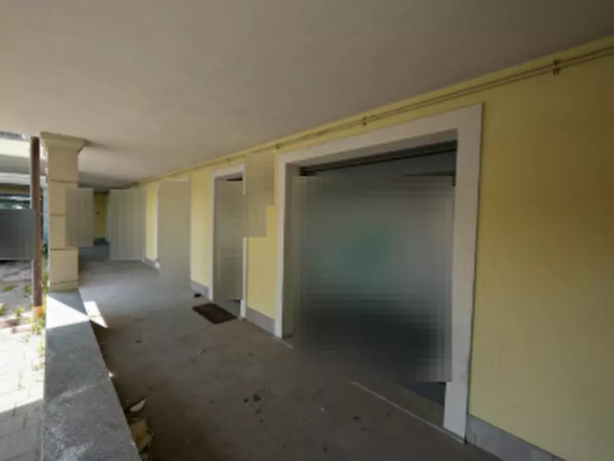 Immagine 3 di Negozio in vendita  in Via Dante Alighieri a Arluno