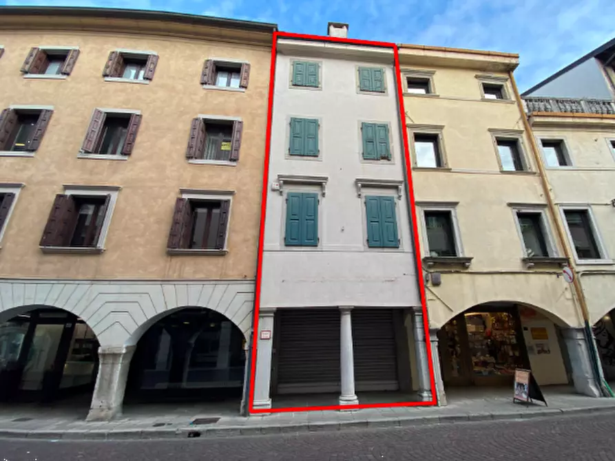 Immagine 1 di Negozio in vendita  in Via Vittorio Veneto a Udine