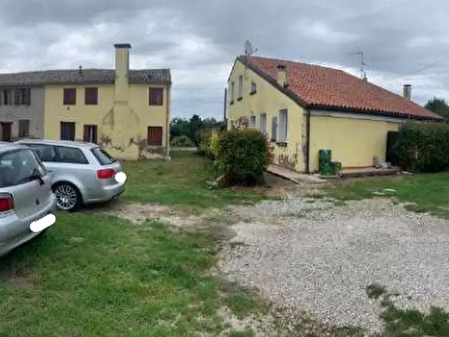 Immagine 4 di Porzione di casa in vendita  in Via Giacomo Leopardi a Castagnaro