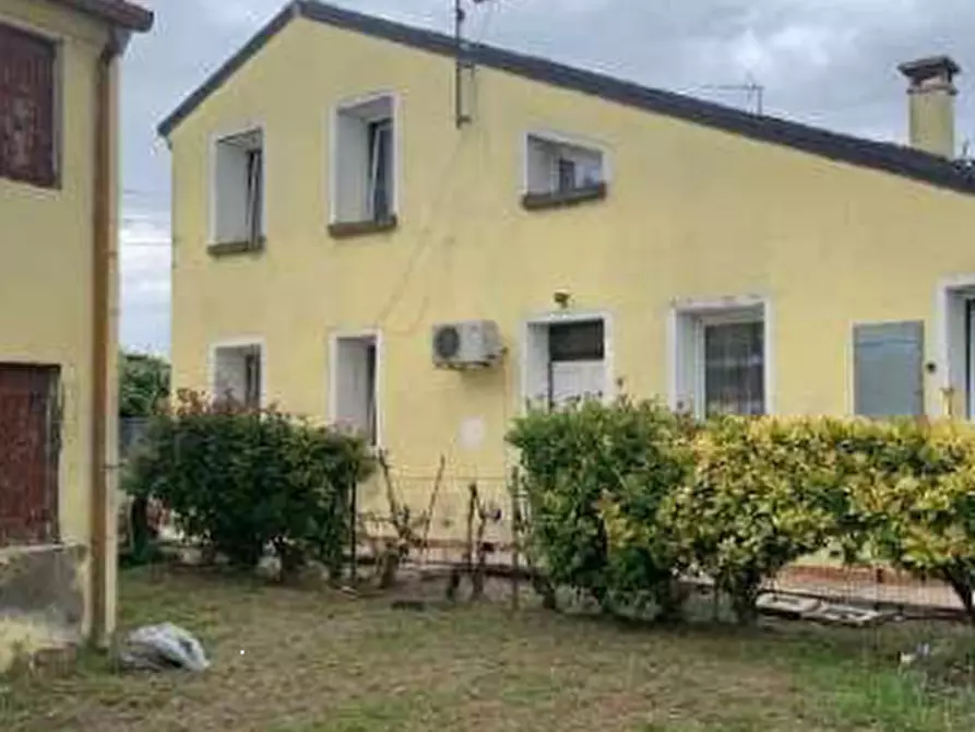 Immagine 8 di Porzione di casa in vendita  in Via Giacomo Leopardi a Castagnaro