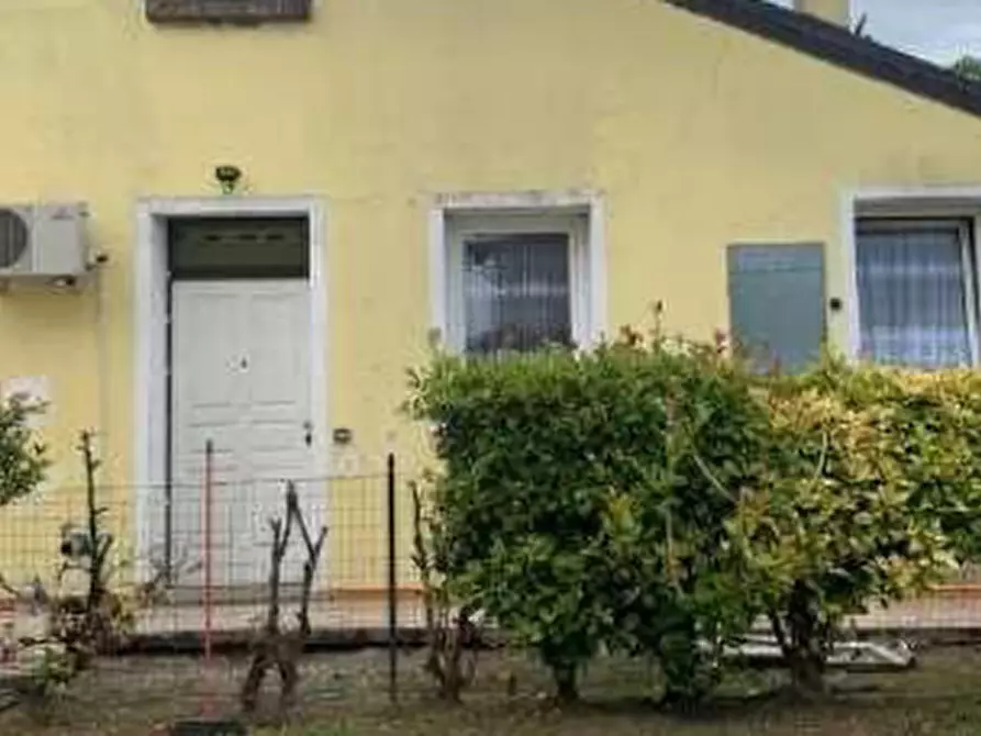 Immagine 10 di Porzione di casa in vendita  in Via Giacomo Leopardi a Castagnaro