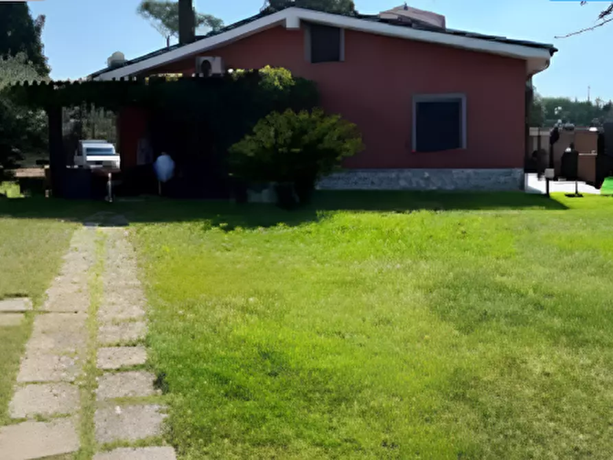 Immagine 1 di Casa indipendente in vendita  in Via Giovanni Gregorio Mendel a Roma