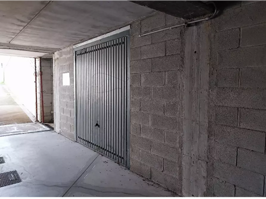 Immagine 1 di Garage in vendita  in Via della Stazione a San Martino Siccomario