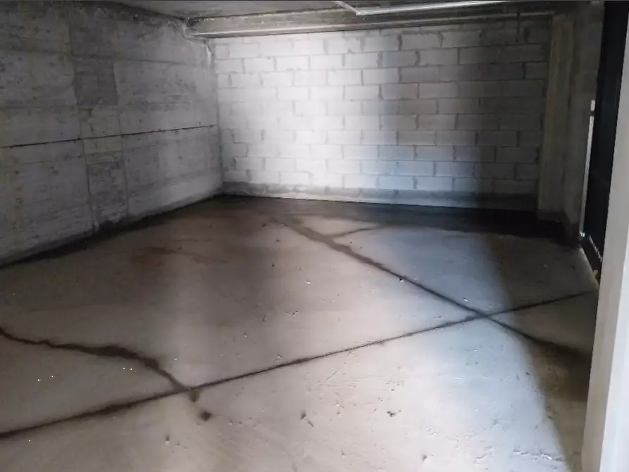 Immagine 2 di Garage in vendita  in Via della Stazione a San Martino Siccomario