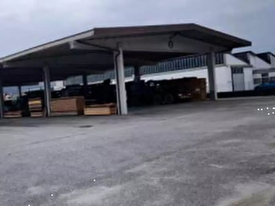 Immagine 2 di Capannone industriale in vendita  in Viale del Lavoro a Alpago