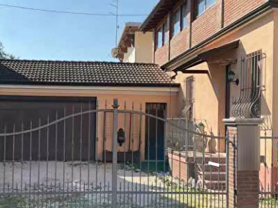 Immagine 6 di Appartamento in vendita  in Via Salvo D’Acquisto a Curtatone