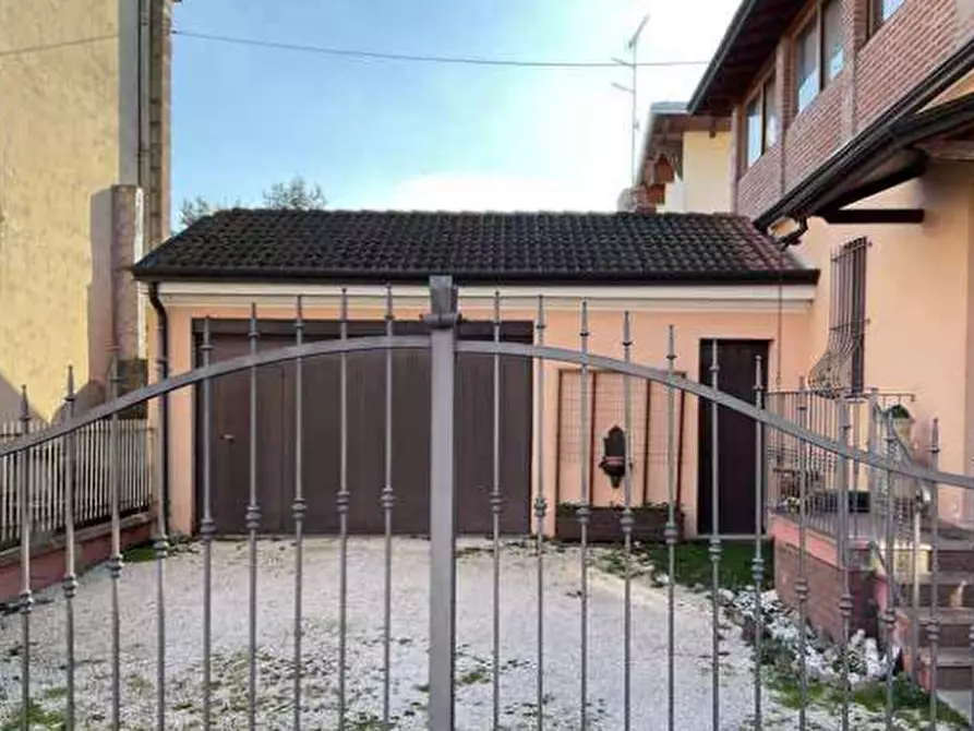 Immagine 7 di Appartamento in vendita  in Via Salvo D’Acquisto a Curtatone