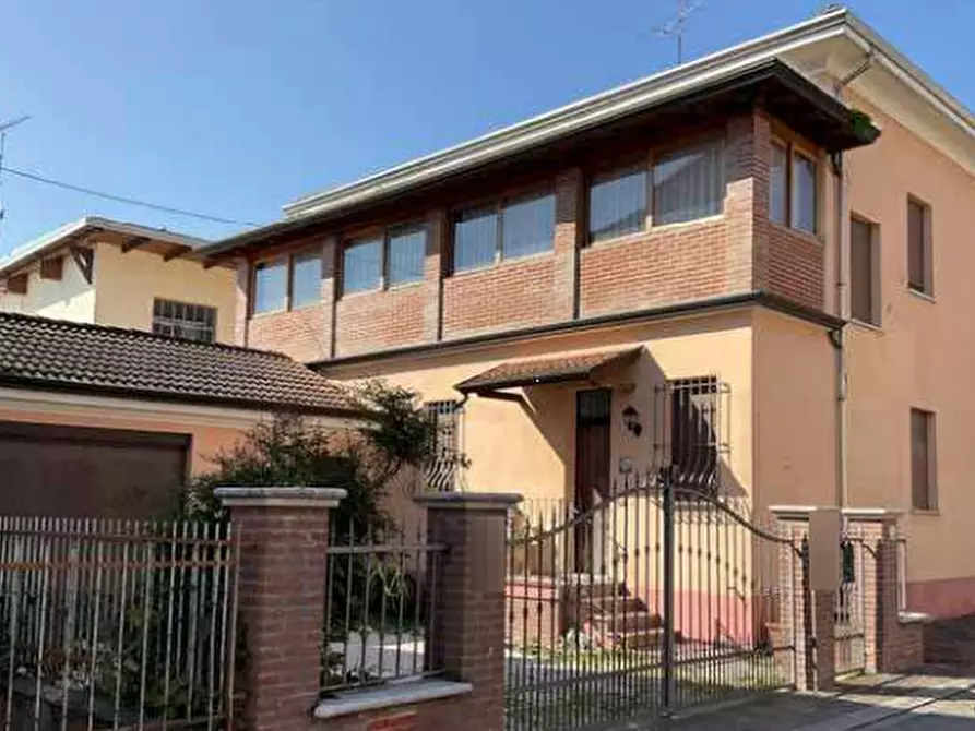 Immagine 8 di Appartamento in vendita  in Via Salvo D’Acquisto a Curtatone