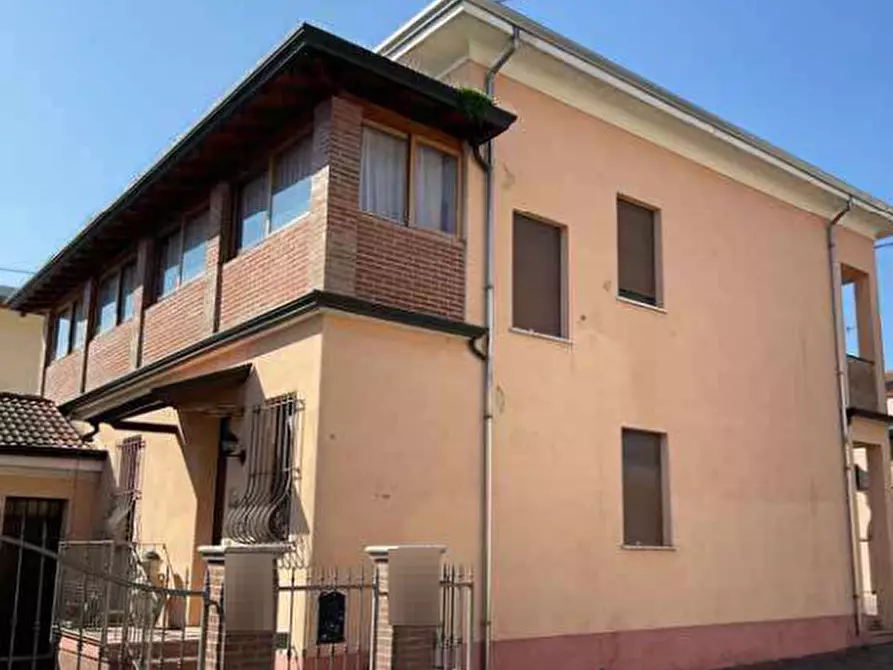 Immagine 9 di Appartamento in vendita  in Via Salvo D’Acquisto a Curtatone