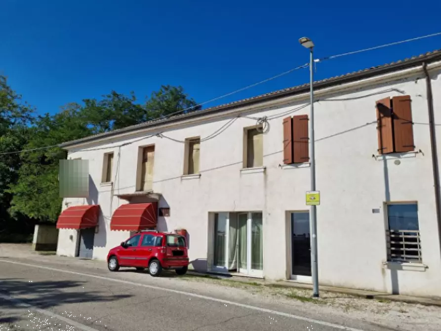 Immagine 1 di Negozio in vendita  in Via Ravenna a Ferrara