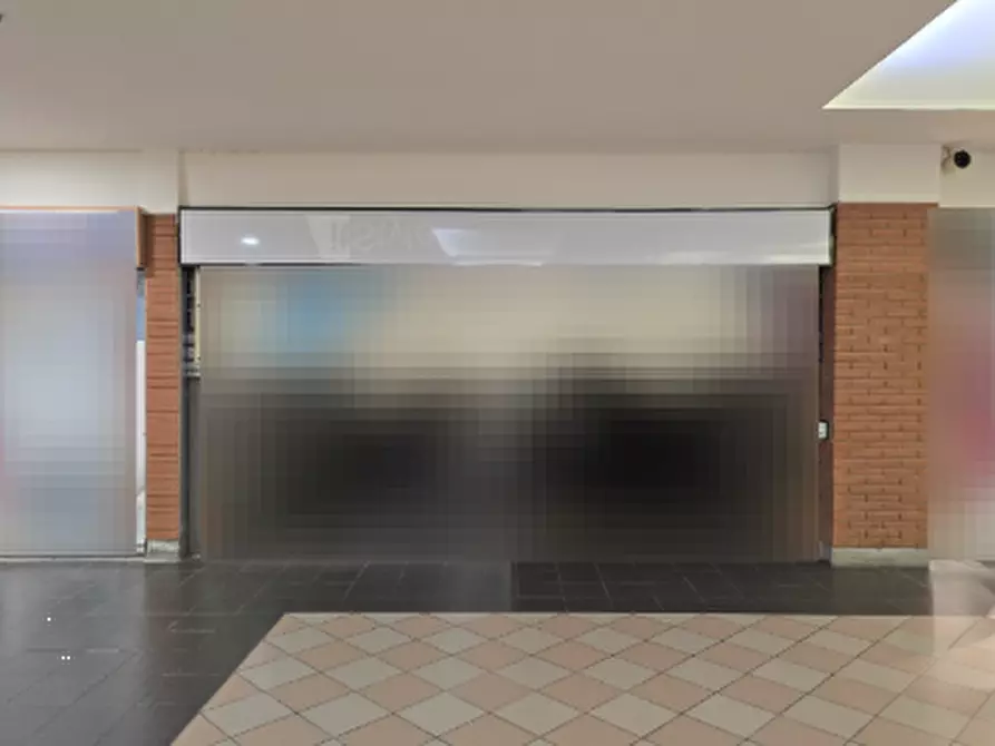 Immagine 1 di Negozio in vendita  in Via Orlando Scavazza a Giacciano Con Baruchella