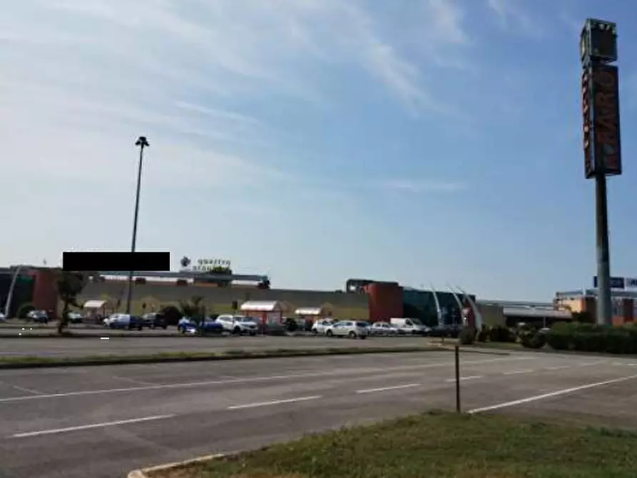 Immagine 3 di Negozio in vendita  in Via Orlando Scavazza a Giacciano Con Baruchella