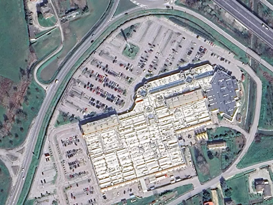 Immagine 6 di Negozio in vendita  in Via Orlando Scavazza a Giacciano Con Baruchella