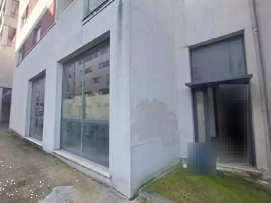 Immagine 1 di Negozio in vendita  in Corso Luigi Bazoli  a Brescia