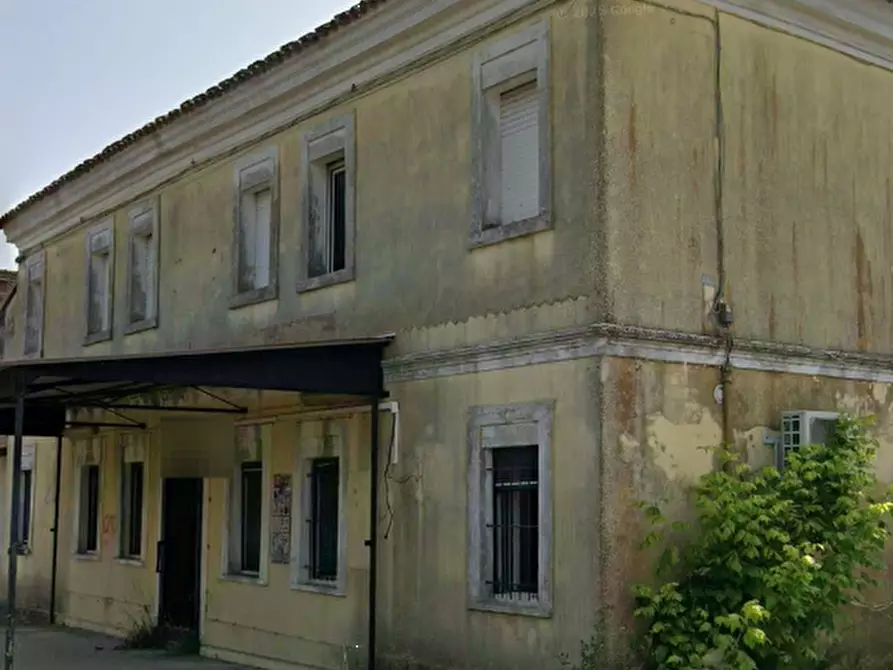 Immagine 3 di Negozio in vendita  in Via Umbria a Taglio Di Po