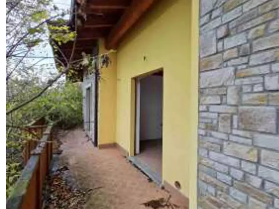 Immagine 3 di Appartamento in vendita  in Via Camarelli a San Giovanni Bianco