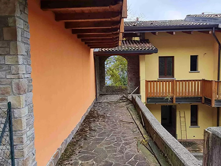 Immagine 4 di Appartamento in vendita  in Via Camarelli a San Giovanni Bianco