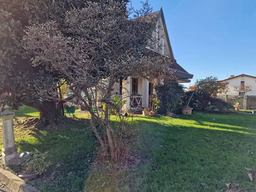 Immagine 3 di Villa in vendita  in Via Campagna a Loria