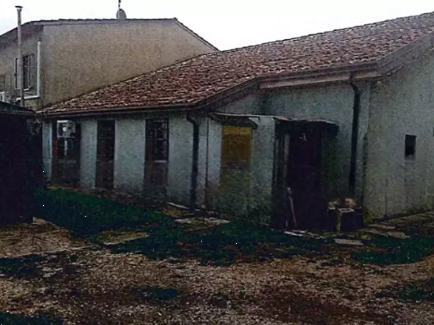 Immagine 3 di Porzione di casa in vendita  in Via Argine Vegri a Castelmassa