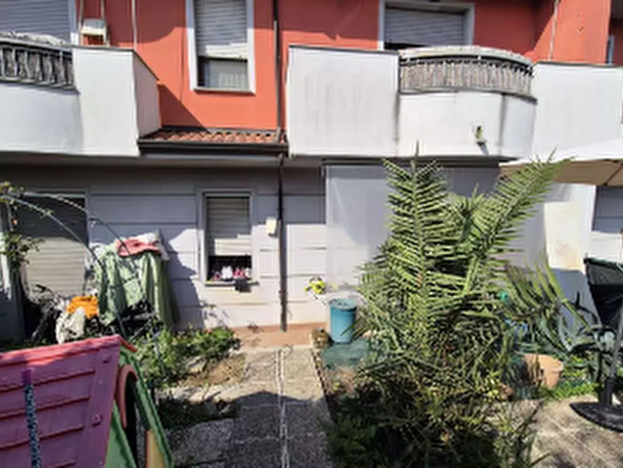 Immagine 5 di Appartamento in vendita  in Via Soncinese a Romano Di Lombardia