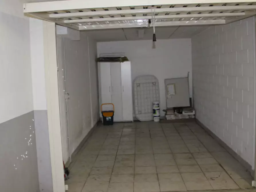 Immagine 3 di Garage in vendita  in Via Pasubio a Stezzano