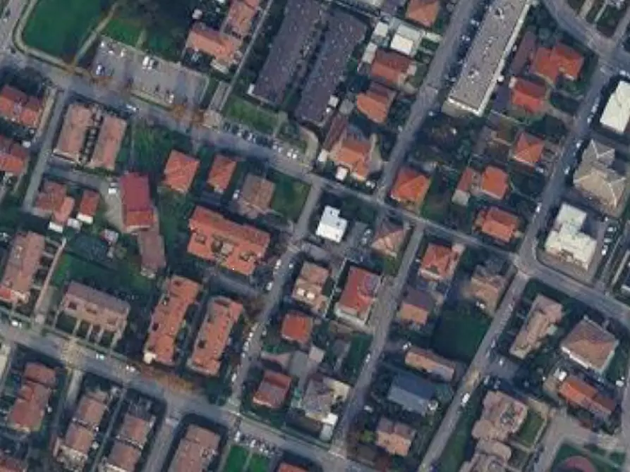 Immagine 8 di Garage in vendita  in Via Pasubio a Stezzano