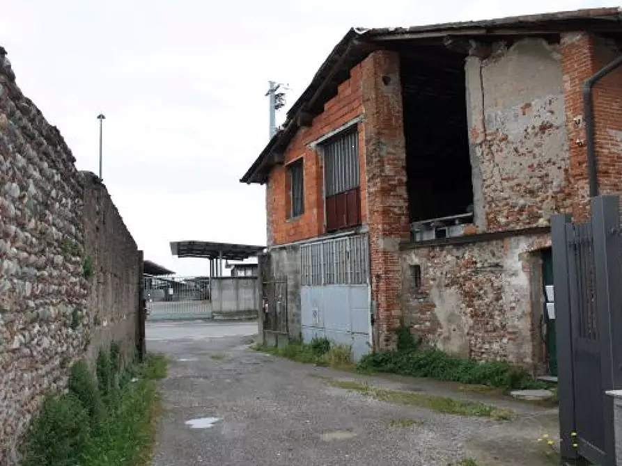 Immagine 1 di Magazzino in vendita  in Via Luoghi a Martinengo