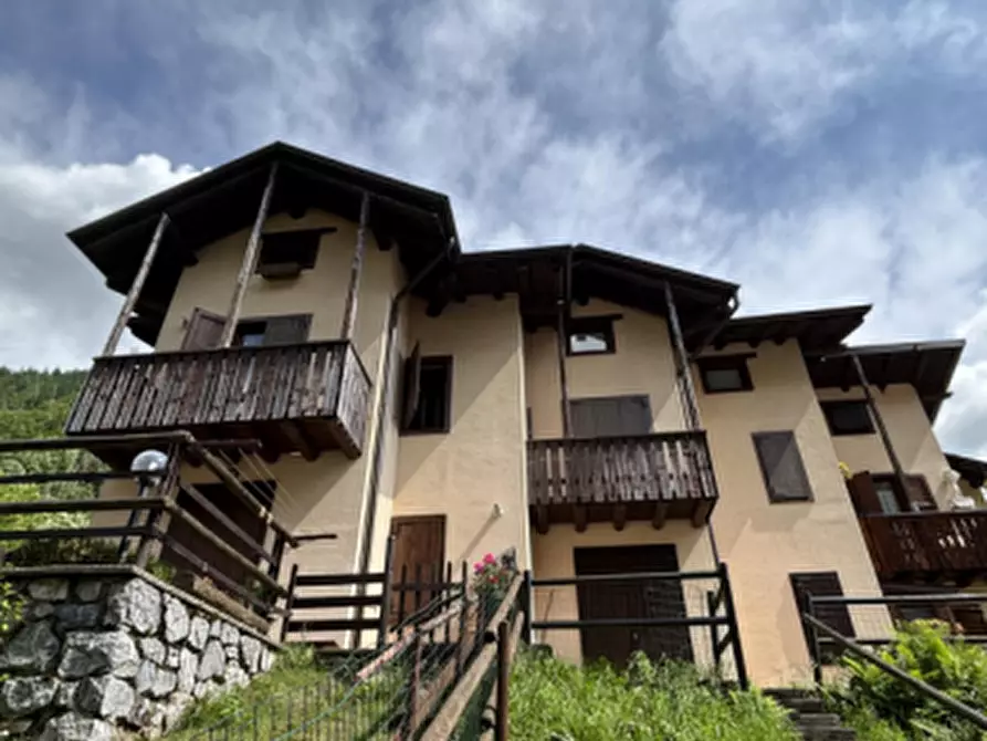 Immagine 1 di Appartamento in vendita  in Via Curò a Valbondione