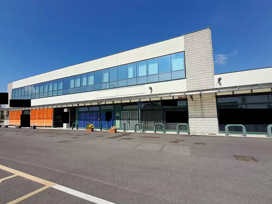 Immagine 1 di Negozio in vendita  in Via Europa a Occhiobello