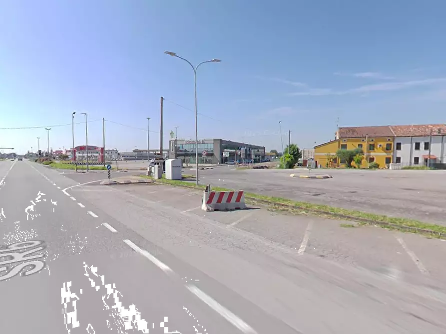 Immagine 11 di Negozio in vendita  in Via Europa a Occhiobello