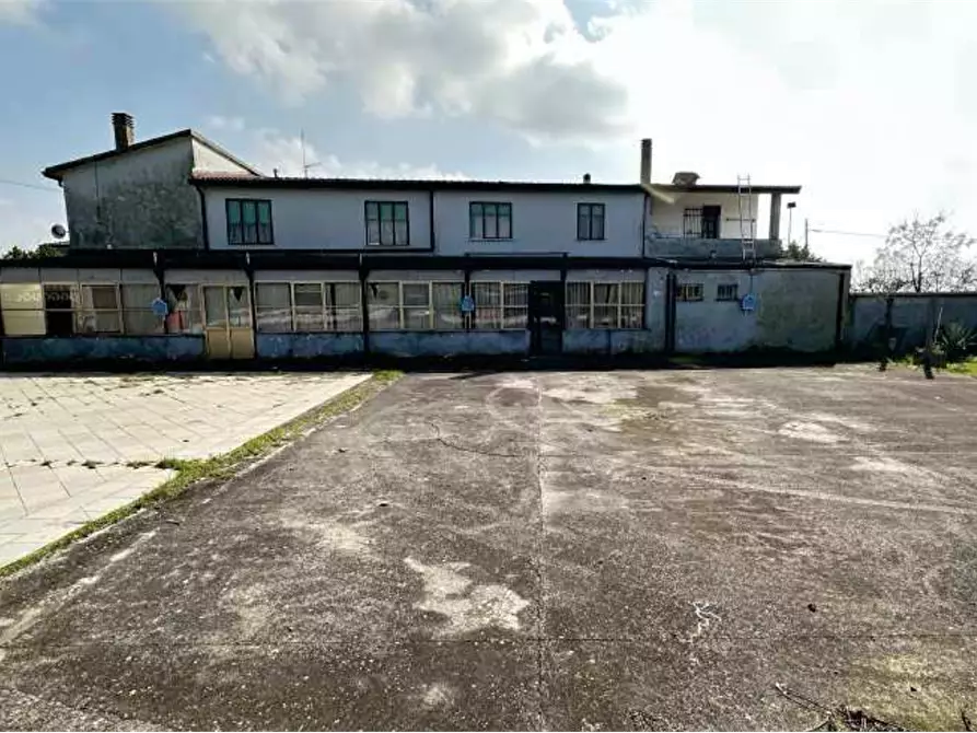 Immagine 1 di Negozio in vendita  in Via Marchi a Taglio Di Po