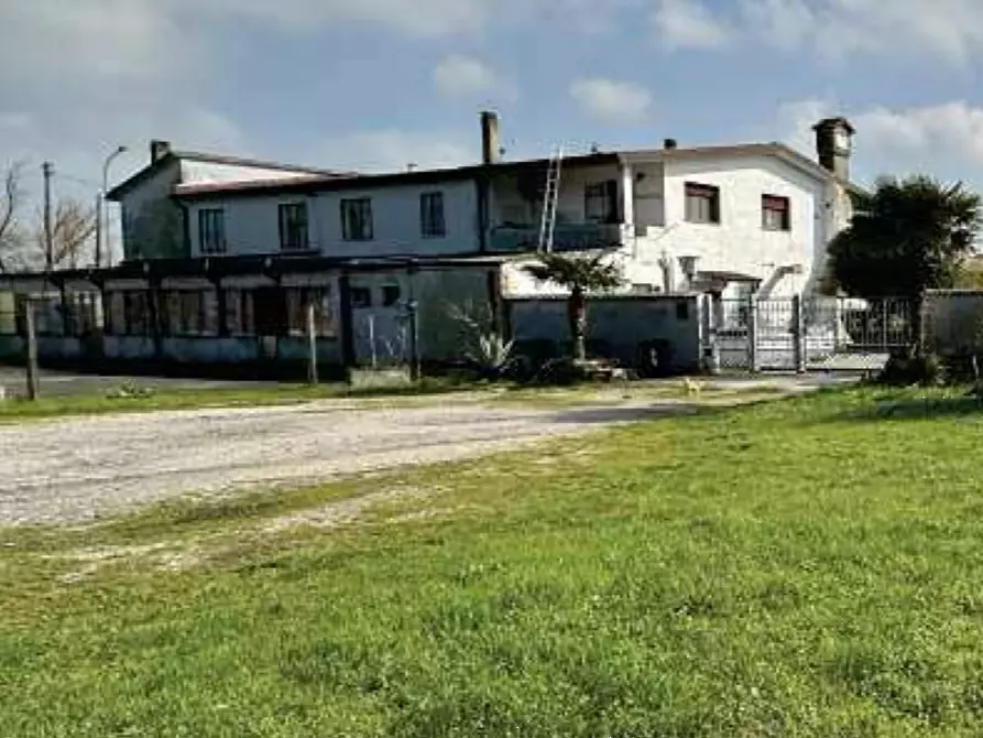 Immagine 5 di Negozio in vendita  in Via Marchi a Taglio Di Po