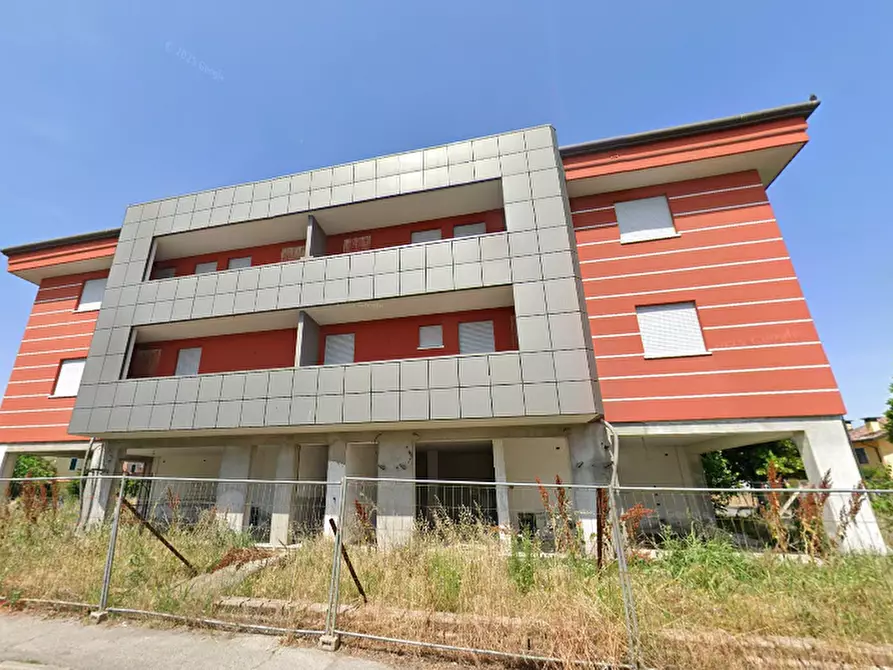 Immagine 2 di Stabile in vendita  in Via Guglielmo Marconi  a Porto Viro