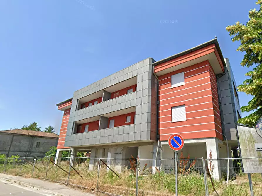 Immagine 7 di Stabile in vendita  in Via Guglielmo Marconi  a Porto Viro