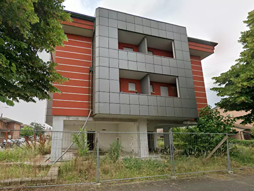 Immagine 8 di Stabile in vendita  in Via Guglielmo Marconi  a Porto Viro