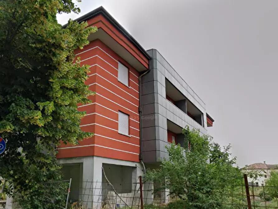 Immagine 10 di Stabile in vendita  in Via Guglielmo Marconi  a Porto Viro