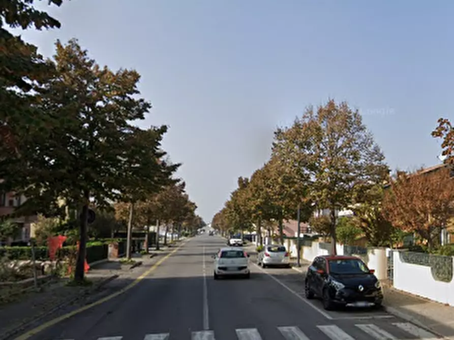 Immagine 14 di Stabile in vendita  in Via Guglielmo Marconi  a Porto Viro