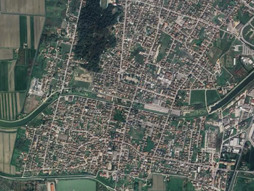 Immagine 17 di Stabile in vendita  in Via Guglielmo Marconi  a Porto Viro