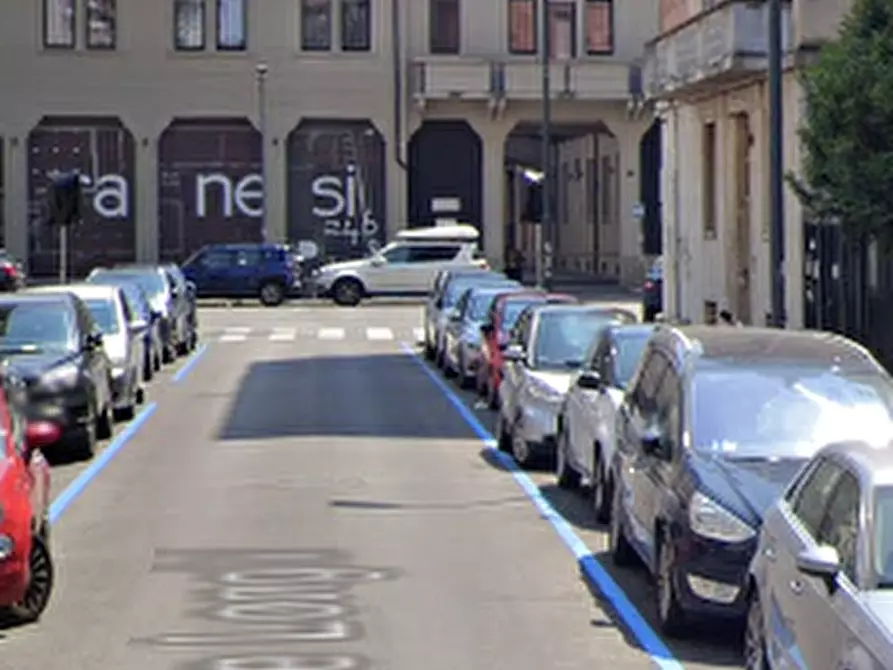 Immagine 15 di Appartamento in vendita  in Via Longhi  a Milano