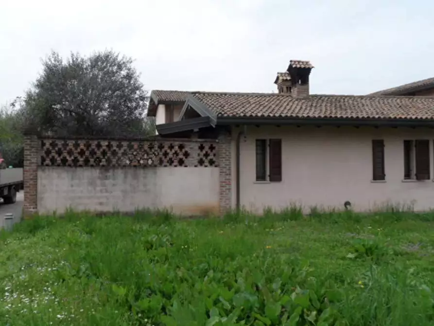 Immagine 1 di Casa indipendente in vendita  in Via dei Conti Biglia a Milano