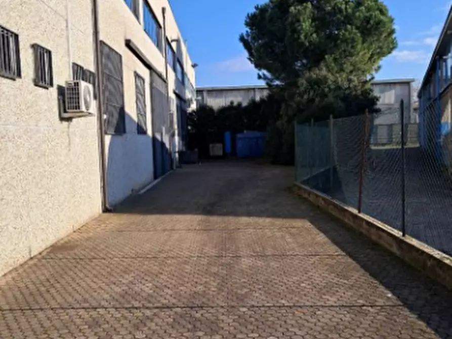 Immagine 2 di Capannone industriale in vendita  in Via Don Minzoni a Trezzo Sull'adda