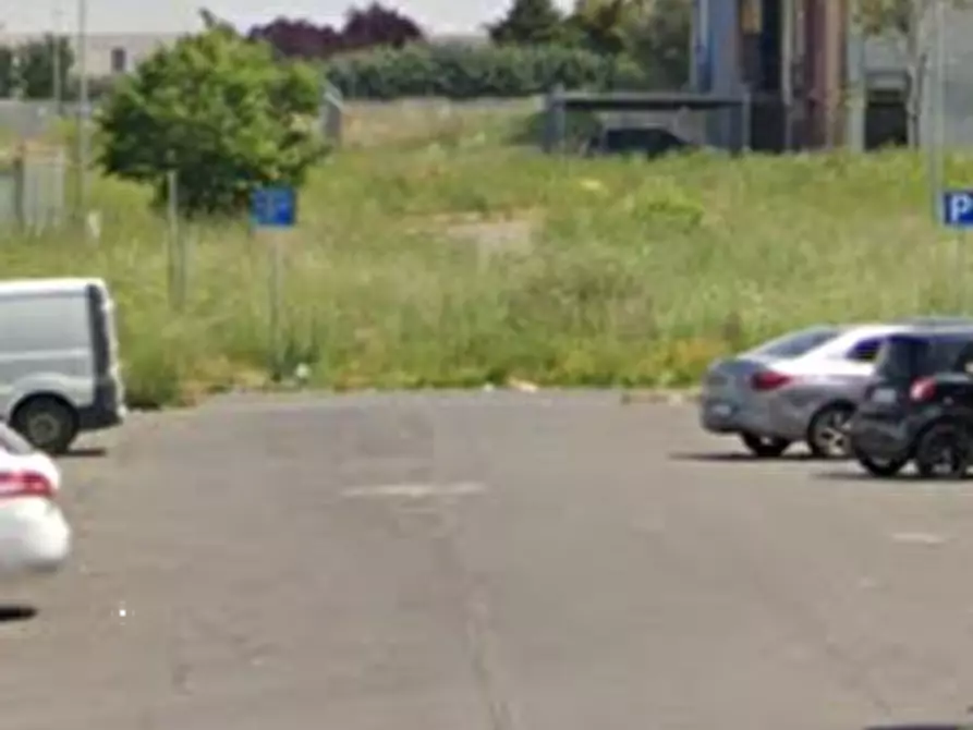 Immagine 10 di Magazzino in vendita  in Via Albert Schweitzer a Roma