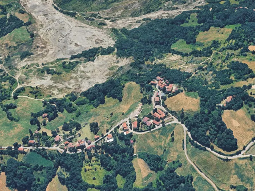 Immagine 9 di Garage in vendita  in Via Corciolano a Baiso