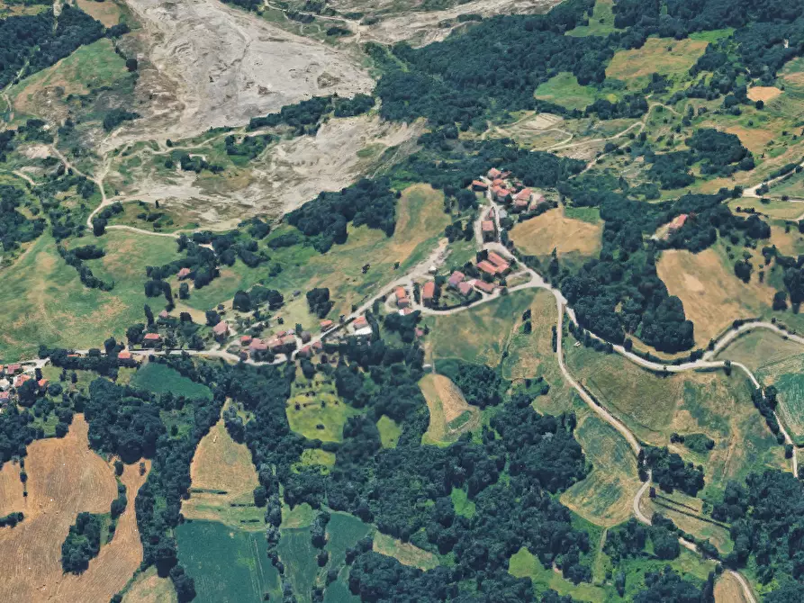 Immagine 10 di Garage in vendita  in Via Corciolano a Baiso