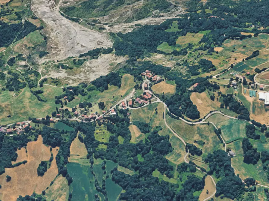 Immagine 11 di Garage in vendita  in Via Corciolano a Baiso