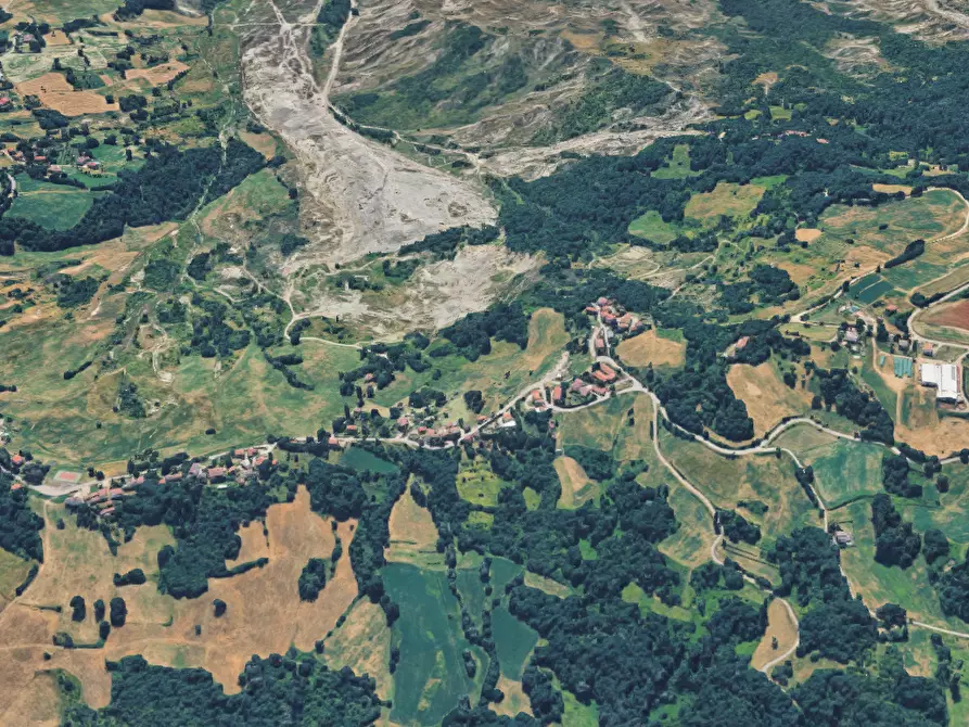 Immagine 12 di Garage in vendita  in Via Corciolano a Baiso