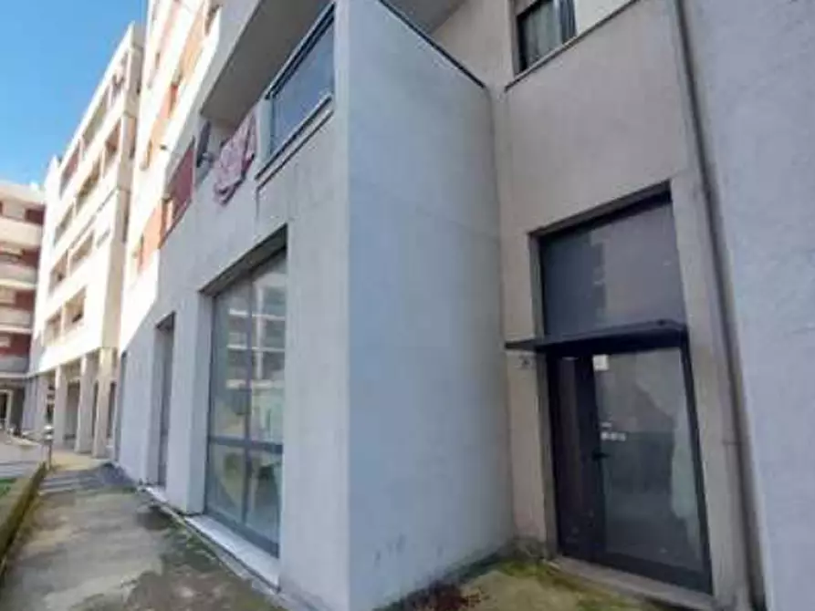 Immagine 12 di Negozio in vendita  in Corso Bazoli  a Brescia